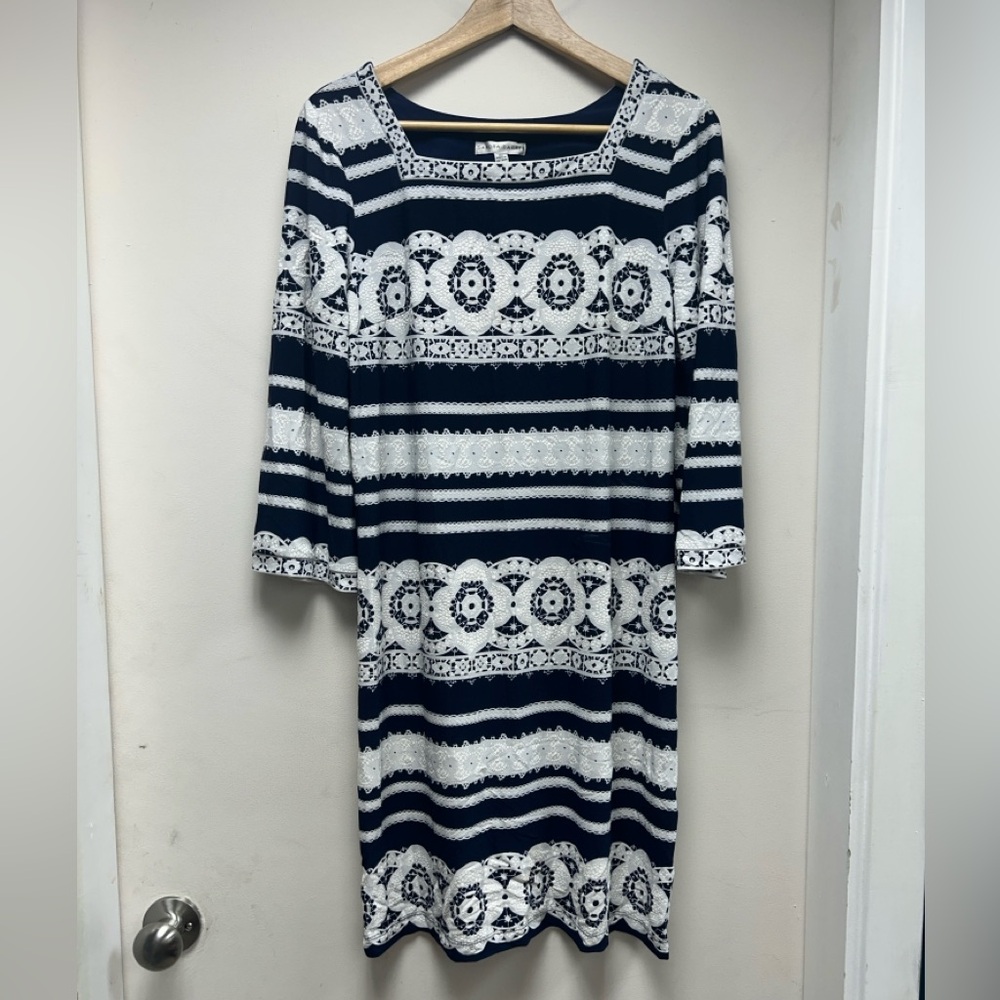 Pretty Navy and White 3/4 Sleeve Shift Dress